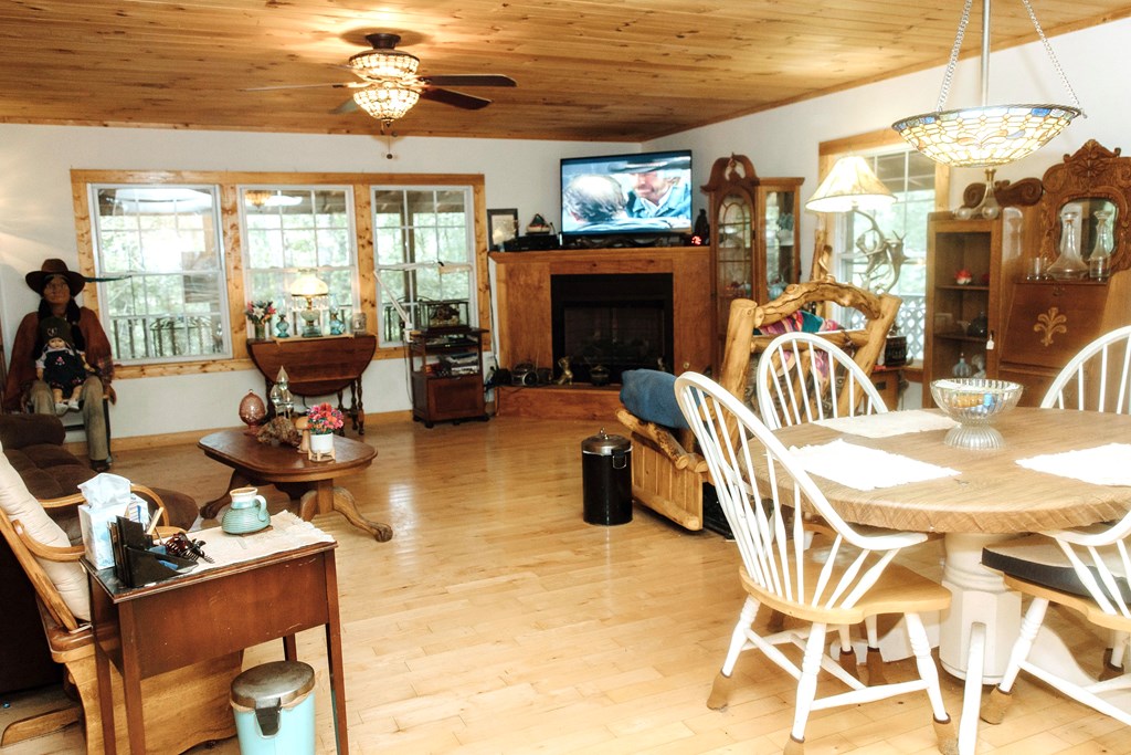 837 River Forest Run