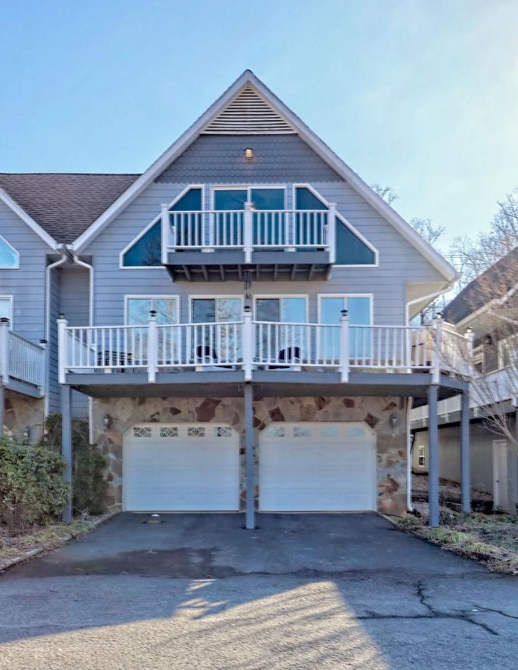 listing image 0