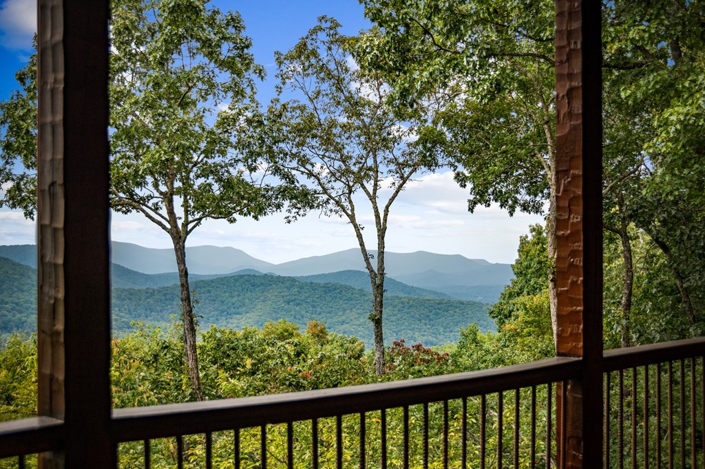 Morganton, Georgia, 30560, United States, 4 Bedrooms Bedrooms, ,5 BathroomsBathrooms,Residential,Active,1952626