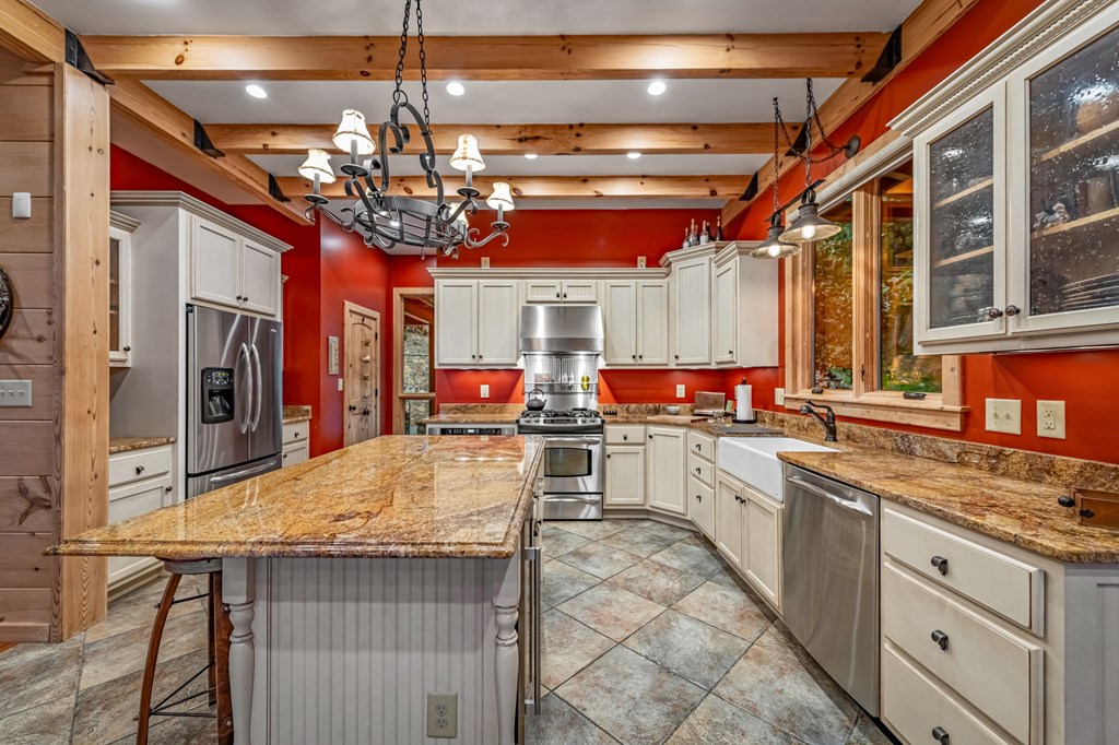 Morganton, Georgia, 30560, United States, 4 Bedrooms Bedrooms, ,5 BathroomsBathrooms,Residential,Active,1952626