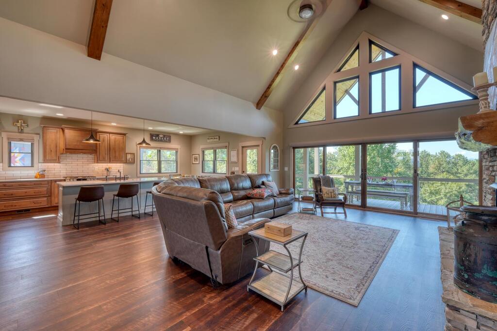 921 Ridge Pointe Way