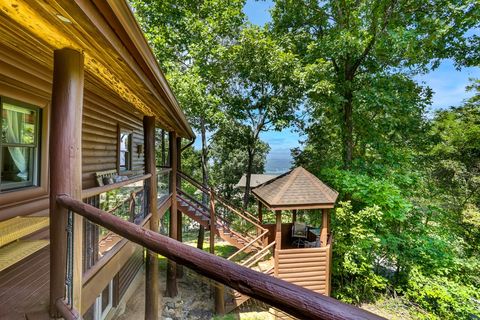 A home in Hayesville