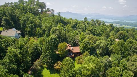 A home in Hayesville