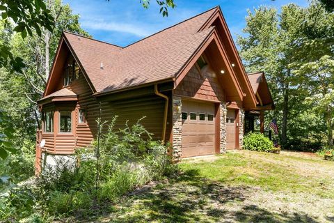 A home in Hayesville