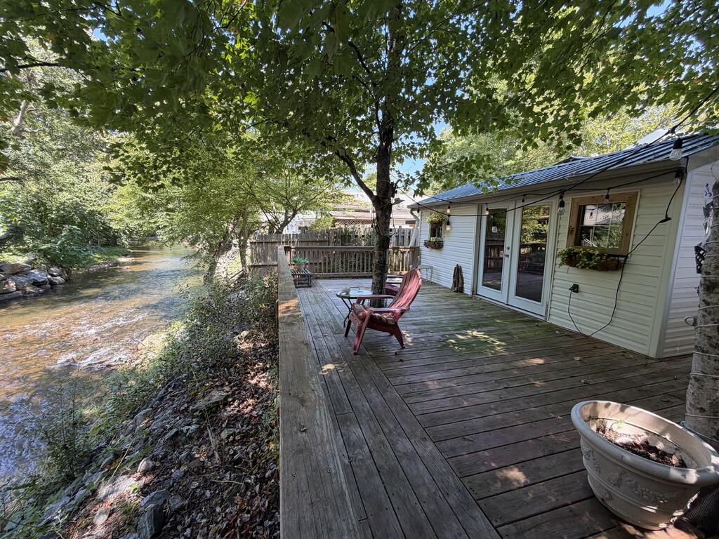 4124 Riverbank Run