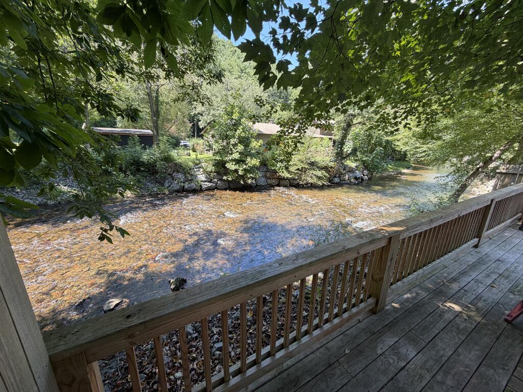 4124 Riverbank Run