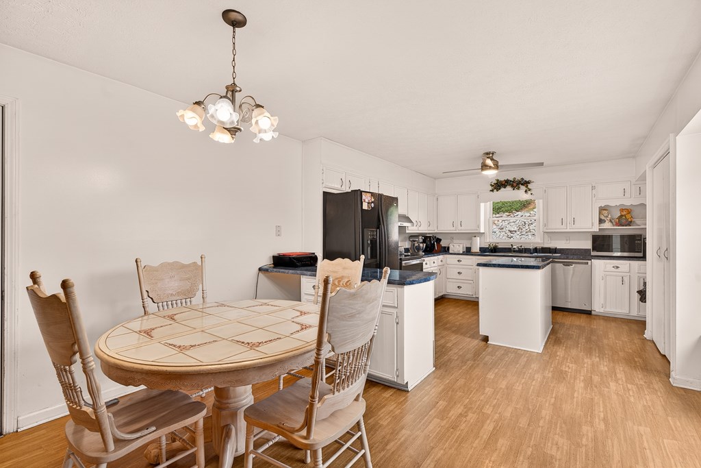 Dahlonega, Georgia, 30533, United States, 5 Bedrooms Bedrooms, ,4 BathroomsBathrooms,Residential,Active,2044582