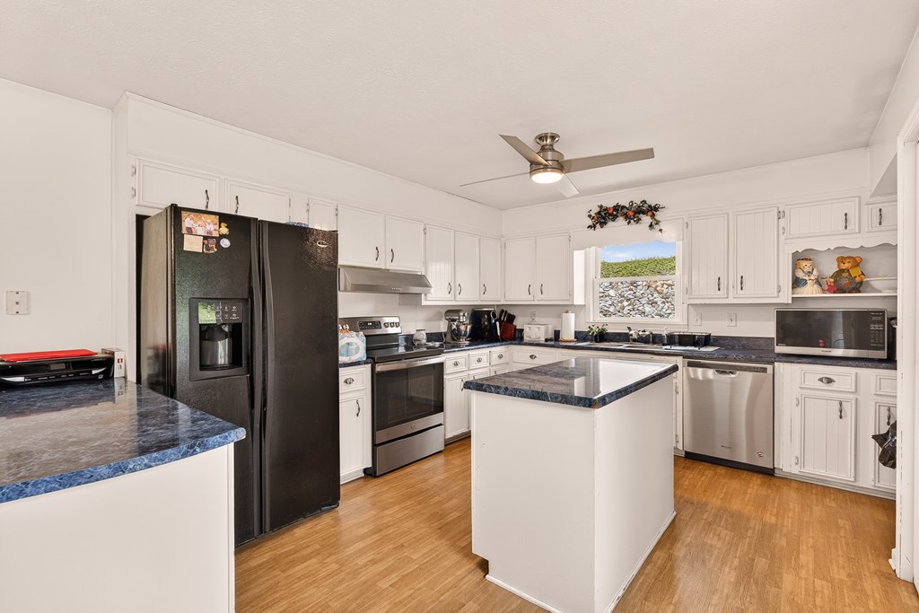 Dahlonega, Georgia, 30533, United States, 5 Bedrooms Bedrooms, ,4 BathroomsBathrooms,Residential,Active,2044582