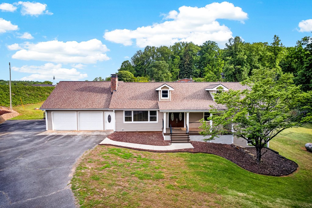 Dahlonega, Georgia, 30533, United States, 5 Bedrooms Bedrooms, ,4 BathroomsBathrooms,Residential,Active,2044582