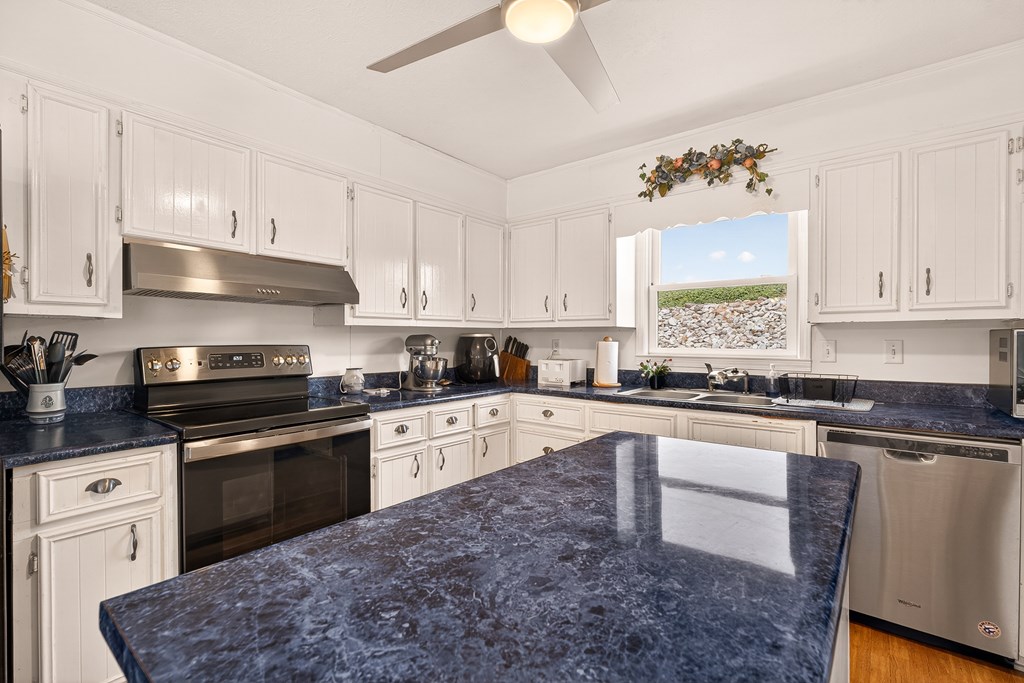Dahlonega, Georgia, 30533, United States, 5 Bedrooms Bedrooms, ,4 BathroomsBathrooms,Residential,Active,2044582