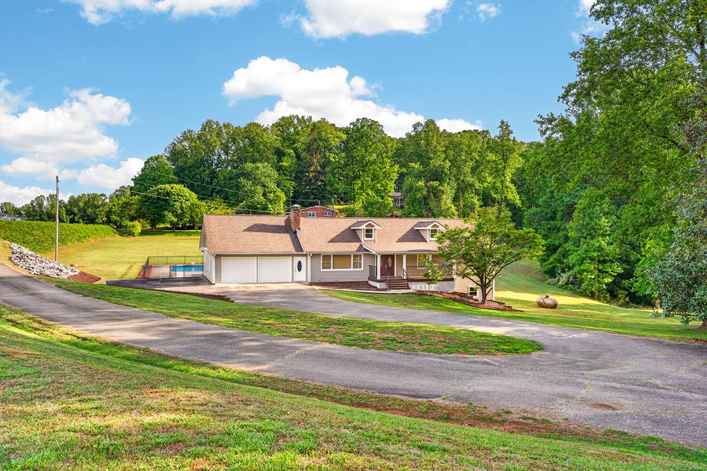Dahlonega, Georgia, 30533, United States, 5 Bedrooms Bedrooms, ,4 BathroomsBathrooms,Residential,Active,2044582