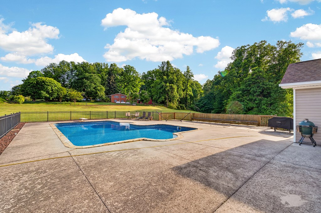Dahlonega, Georgia, 30533, United States, 5 Bedrooms Bedrooms, ,4 BathroomsBathrooms,Residential,Active,2044582