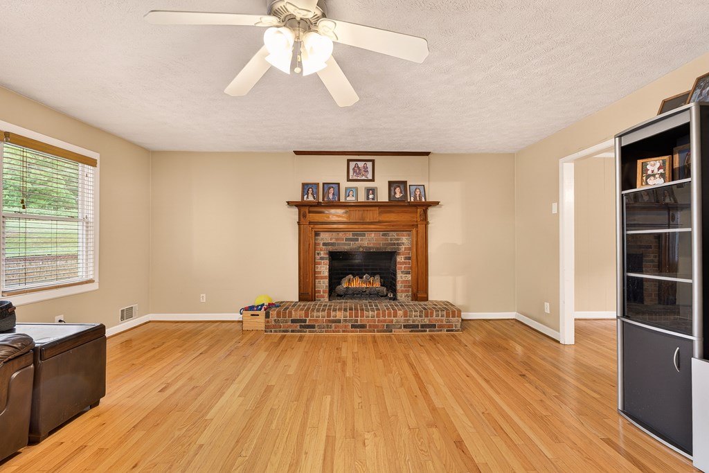 Dahlonega, Georgia, 30533, United States, 5 Bedrooms Bedrooms, ,4 BathroomsBathrooms,Residential,Active,2044582