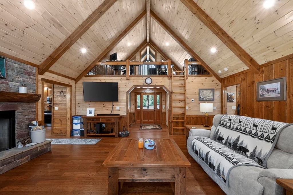 Morganton, Georgia, 30560, United States, 3 Bedrooms Bedrooms, ,3 BathroomsBathrooms,Residential,Active,2031744
