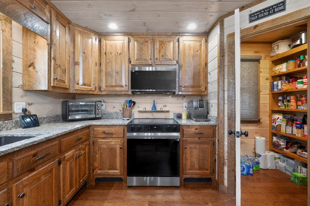 Morganton, Georgia, 30560, United States, 3 Bedrooms Bedrooms, ,3 BathroomsBathrooms,Residential,Active,2031744