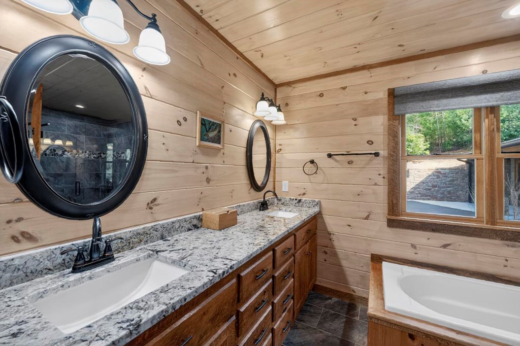 Morganton, Georgia, 30560, United States, 3 Bedrooms Bedrooms, ,3 BathroomsBathrooms,Residential,Active,2031744