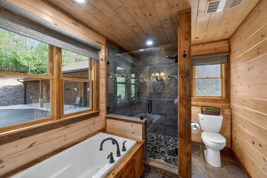 Morganton, Georgia, 30560, United States, 3 Bedrooms Bedrooms, ,3 BathroomsBathrooms,Residential,Active,2031744
