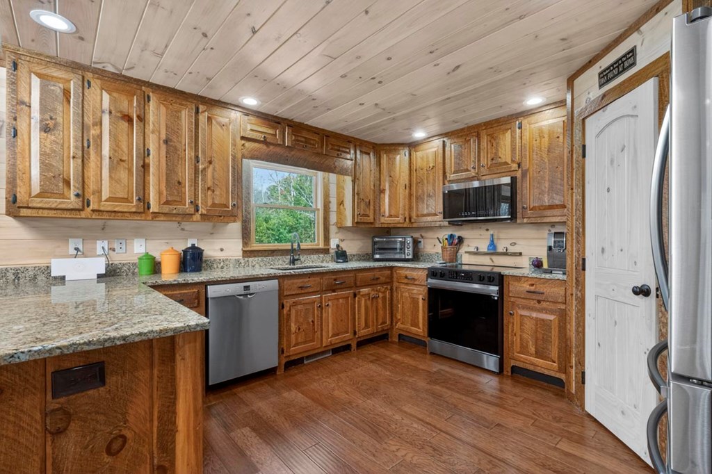 Morganton, Georgia, 30560, United States, 3 Bedrooms Bedrooms, ,3 BathroomsBathrooms,Residential,Active,2031744
