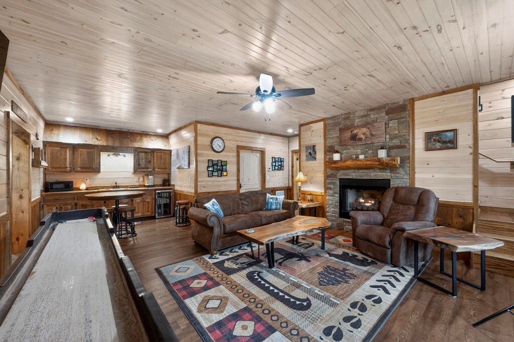 Morganton, Georgia, 30560, United States, 3 Bedrooms Bedrooms, ,3 BathroomsBathrooms,Residential,Active,2031744