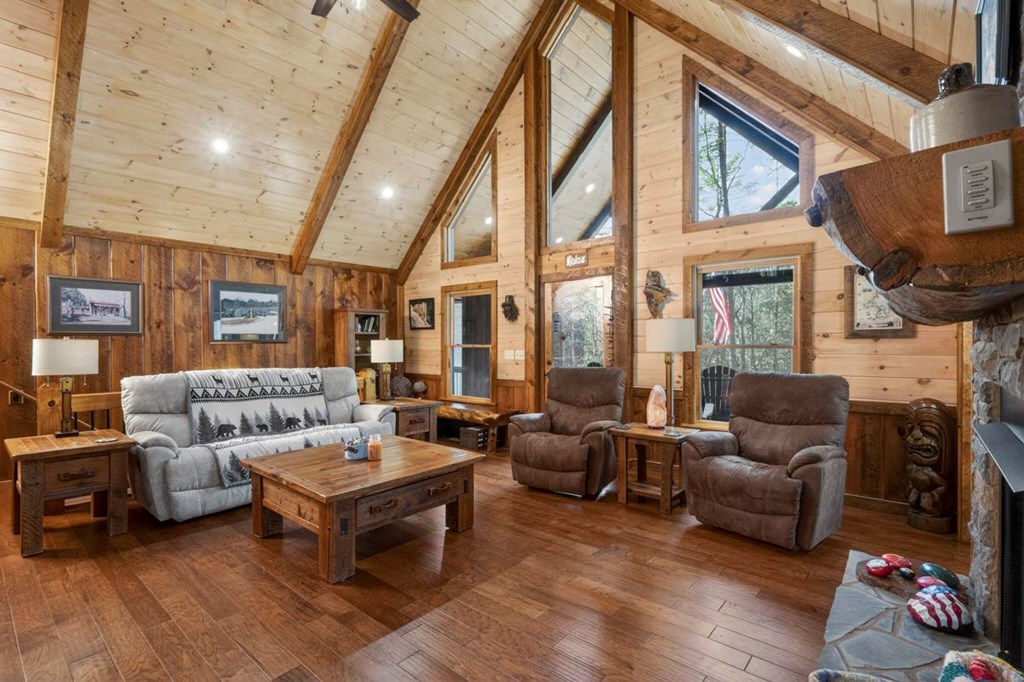 Morganton, Georgia, 30560, United States, 3 Bedrooms Bedrooms, ,3 BathroomsBathrooms,Residential,Active,2031744