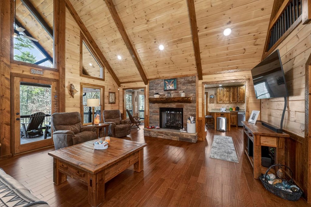Morganton, Georgia, 30560, United States, 3 Bedrooms Bedrooms, ,3 BathroomsBathrooms,Residential,Active,2031744