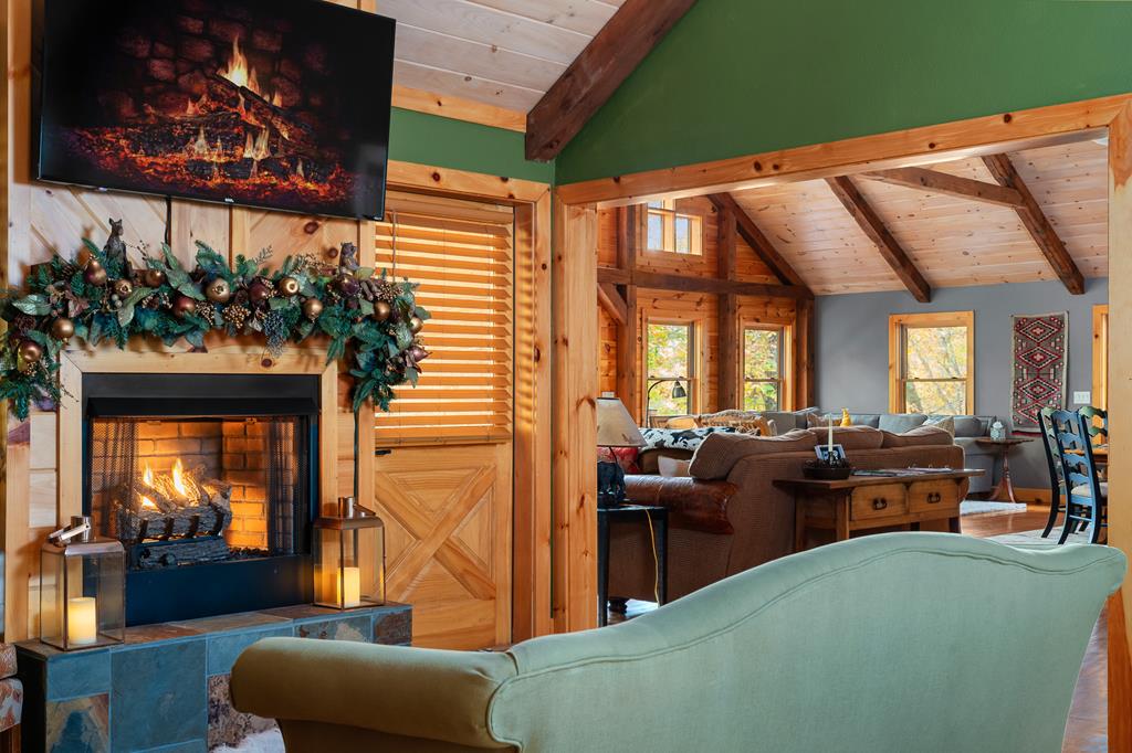 Morganton, Georgia, 30560, United States, 4 Bedrooms Bedrooms, ,4 BathroomsBathrooms,Residential,Active,2027048