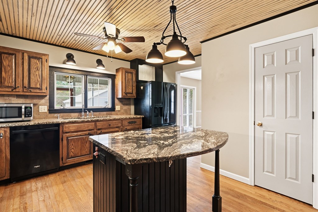 Ellijay, Georgia, 30540, United States, 3 Bedrooms Bedrooms, ,4 BathroomsBathrooms,Residential,Active,2025626