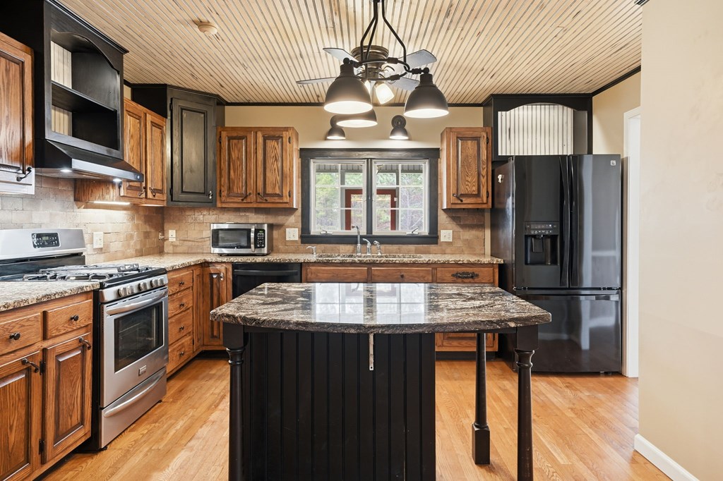 Ellijay, Georgia, 30540, United States, 3 Bedrooms Bedrooms, ,4 BathroomsBathrooms,Residential,Active,2025626