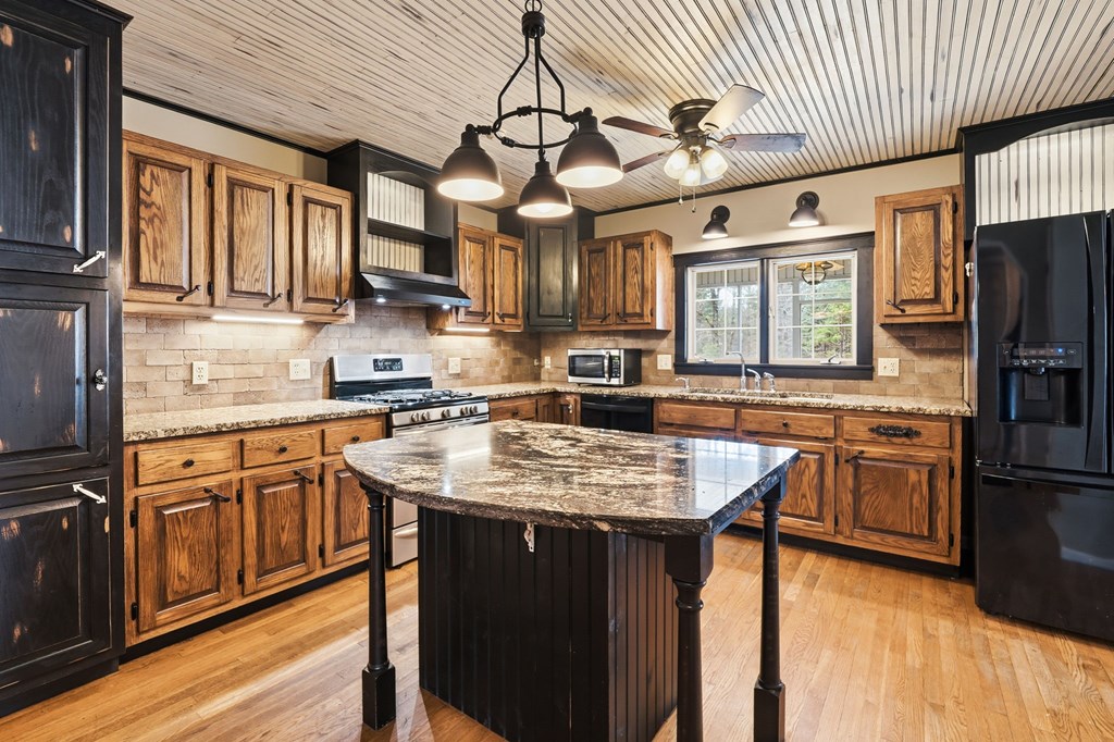 Ellijay, Georgia, 30540, United States, 3 Bedrooms Bedrooms, ,4 BathroomsBathrooms,Residential,Active,2025626