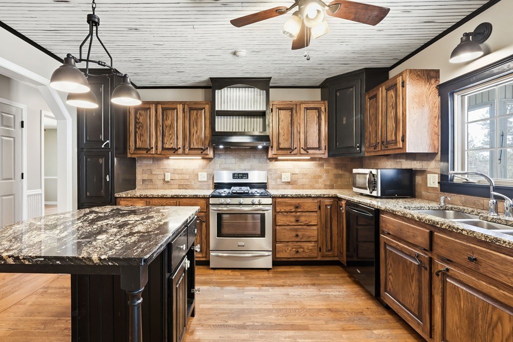 Ellijay, Georgia, 30540, United States, 3 Bedrooms Bedrooms, ,4 BathroomsBathrooms,Residential,Active,2025626