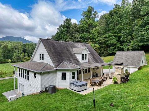 A home in Hiawassee