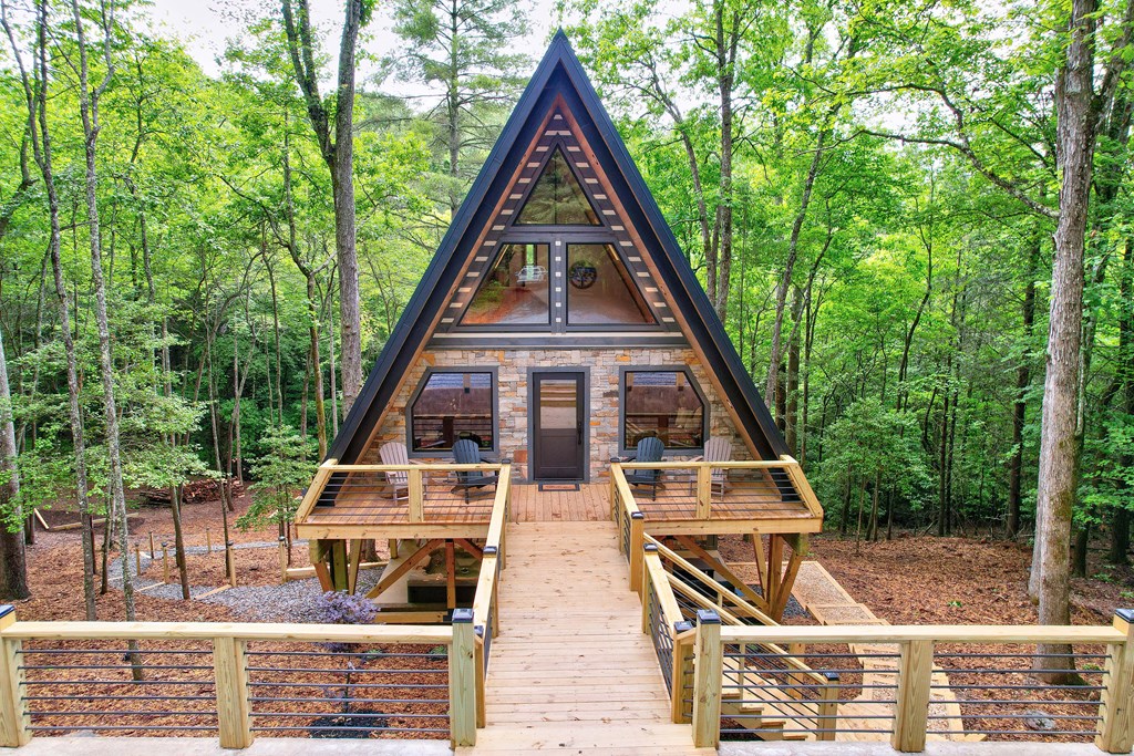 60 Bridle Path