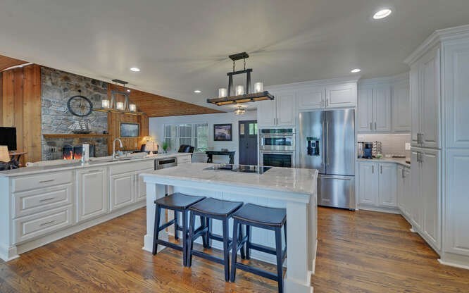 Hiawassee, Georgia, 30546, United States, 6 Bedrooms Bedrooms, ,4 BathroomsBathrooms,Residential,Active,2028167