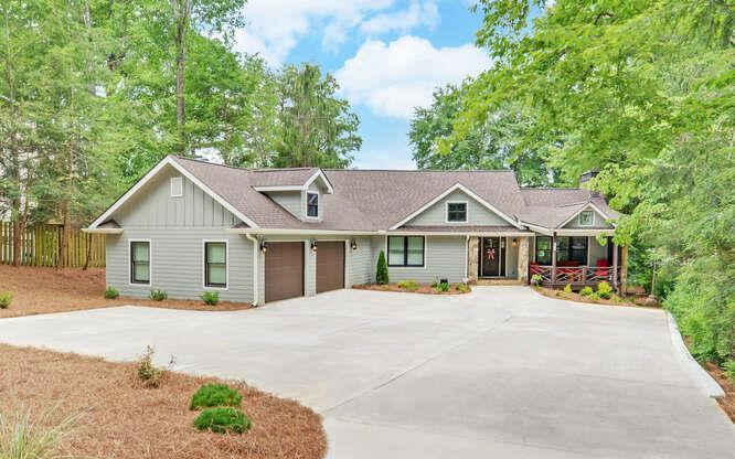 Hiawassee, Georgia, 30546, United States, 6 Bedrooms Bedrooms, ,4 BathroomsBathrooms,Residential,Active,2028167