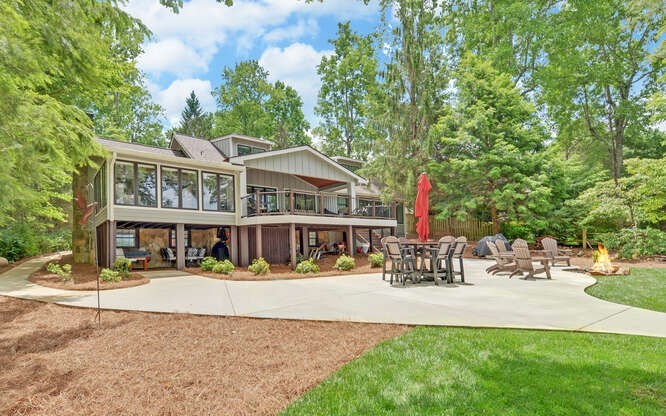 Hiawassee, Georgia, 30546, United States, 6 Bedrooms Bedrooms, ,4 BathroomsBathrooms,Residential,Active,2028167