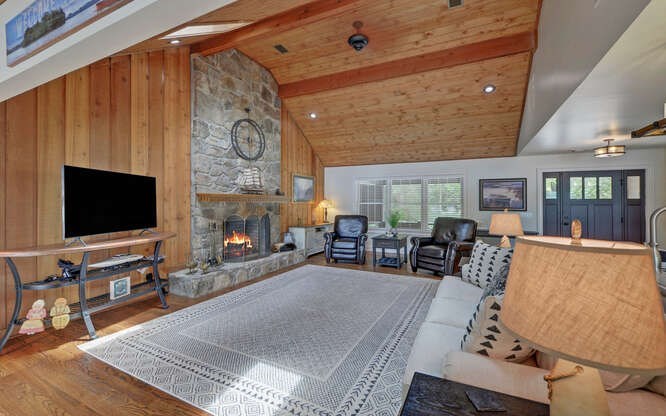Hiawassee, Georgia, 30546, United States, 6 Bedrooms Bedrooms, ,4 BathroomsBathrooms,Residential,Active,2028167