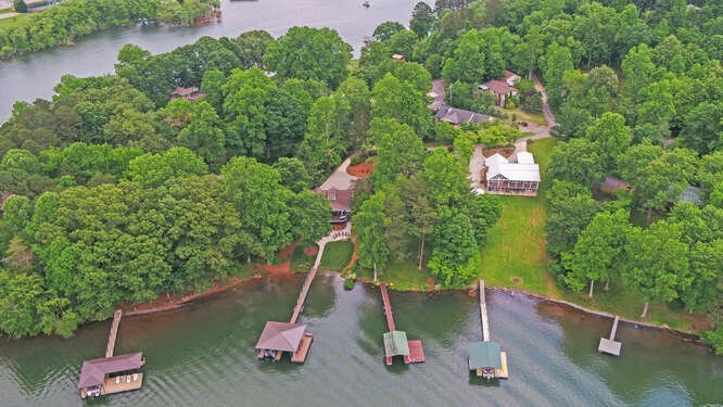 Hiawassee, Georgia, 30546, United States, 6 Bedrooms Bedrooms, ,4 BathroomsBathrooms,Residential,Active,2028167