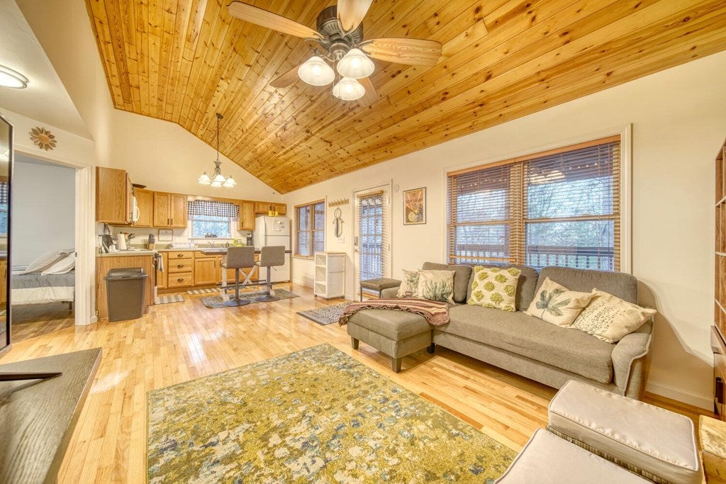 238 Teakwood Trail