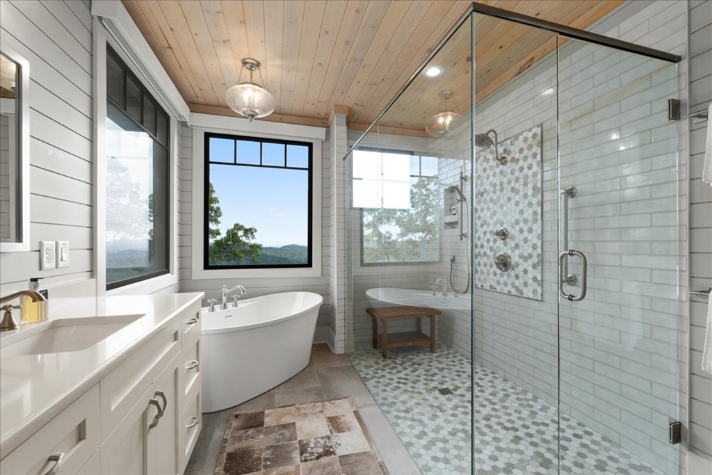 Ellijay, Georgia, 30540, United States, 5 Bedrooms Bedrooms, ,7 BathroomsBathrooms,Residential,Active,2041495