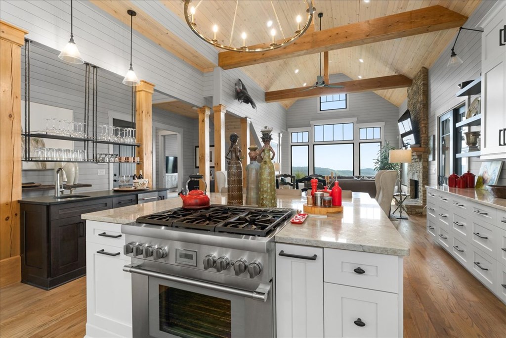Ellijay, Georgia, 30540, United States, 5 Bedrooms Bedrooms, ,7 BathroomsBathrooms,Residential,Active,2041495
