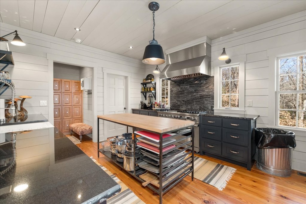 Ellijay, Georgia, 30540, United States, 5 Bedrooms Bedrooms, ,7 BathroomsBathrooms,Residential,Active,2041495