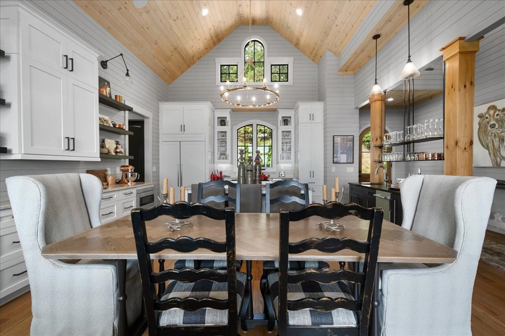 Ellijay, Georgia, 30540, United States, 5 Bedrooms Bedrooms, ,7 BathroomsBathrooms,Residential,Active,2041495