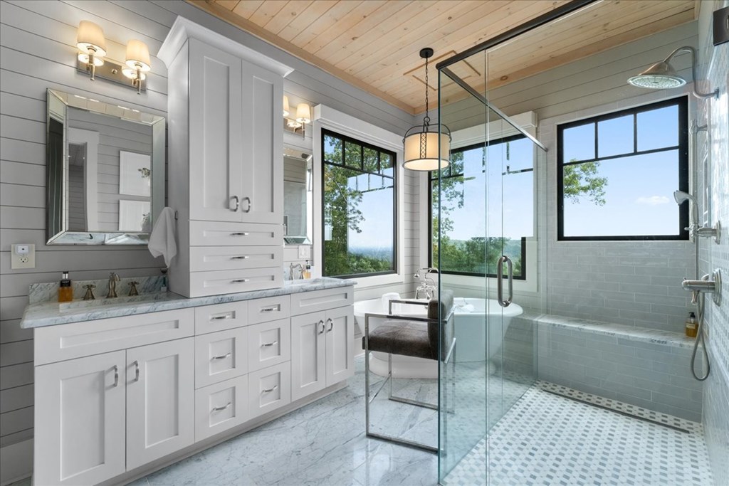 Ellijay, Georgia, 30540, United States, 5 Bedrooms Bedrooms, ,7 BathroomsBathrooms,Residential,Active,2041495