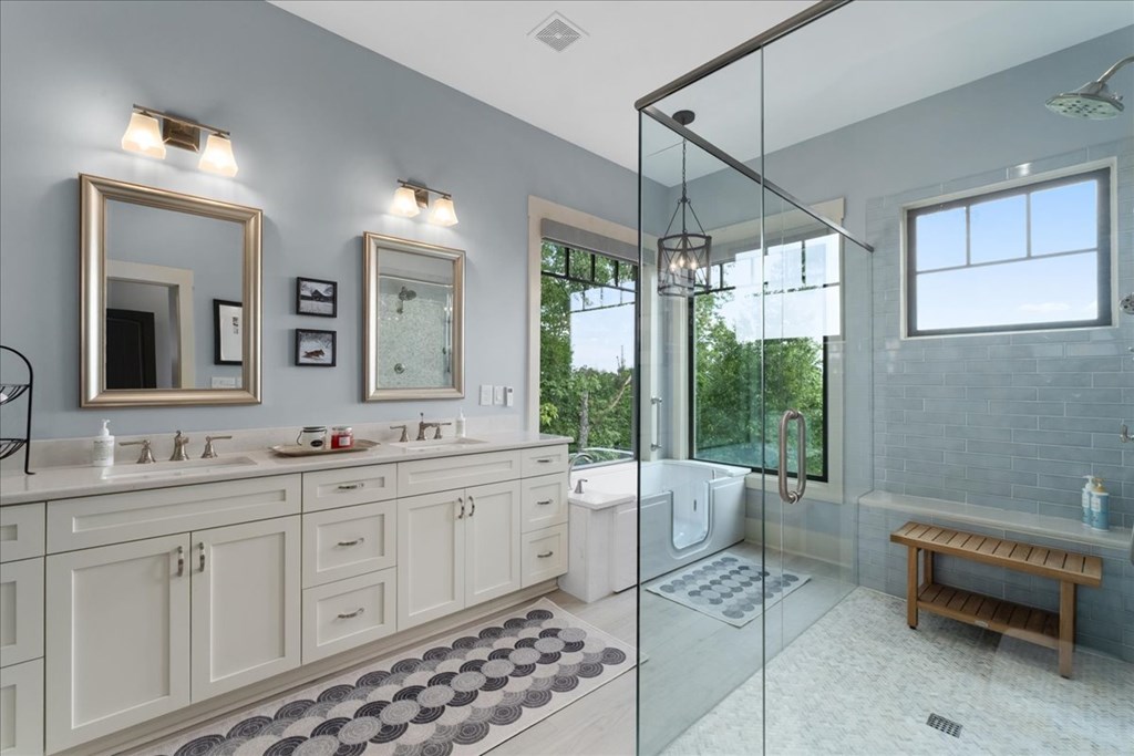 Ellijay, Georgia, 30540, United States, 5 Bedrooms Bedrooms, ,7 BathroomsBathrooms,Residential,Active,2041495