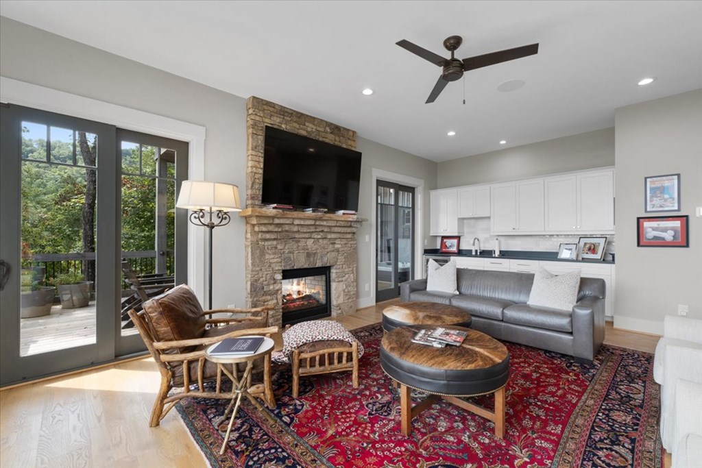 Ellijay, Georgia, 30540, United States, 5 Bedrooms Bedrooms, ,7 BathroomsBathrooms,Residential,Active,2041495