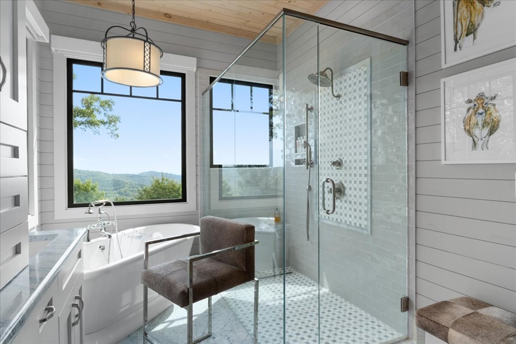 Ellijay, Georgia, 30540, United States, 5 Bedrooms Bedrooms, ,7 BathroomsBathrooms,Residential,Active,2041495
