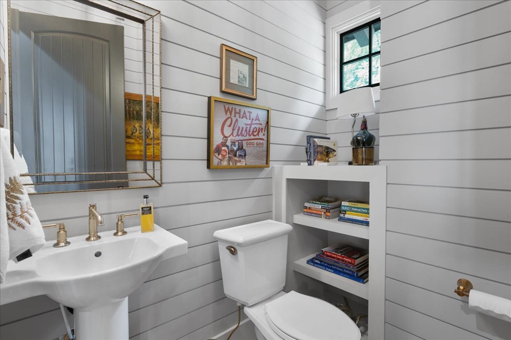 Ellijay, Georgia, 30540, United States, 5 Bedrooms Bedrooms, ,7 BathroomsBathrooms,Residential,Active,2041495
