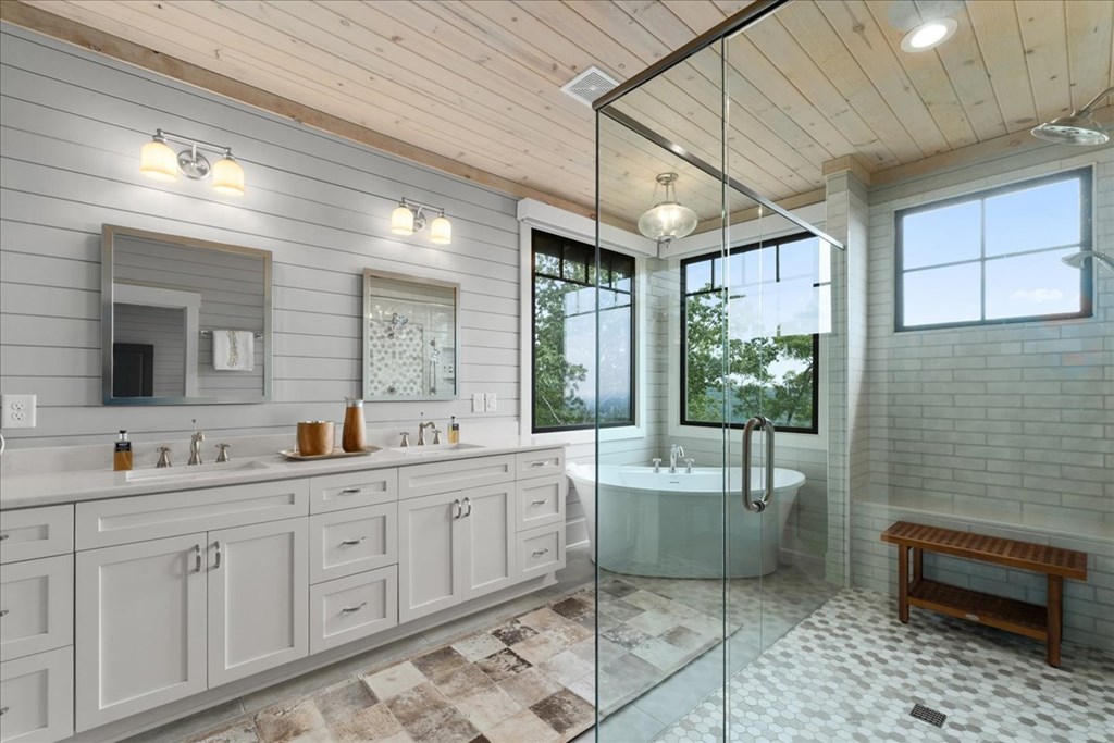 Ellijay, Georgia, 30540, United States, 5 Bedrooms Bedrooms, ,7 BathroomsBathrooms,Residential,Active,2041495
