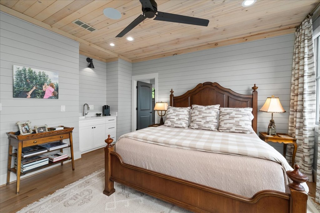 Ellijay, Georgia, 30540, United States, 5 Bedrooms Bedrooms, ,7 BathroomsBathrooms,Residential,Active,2041495