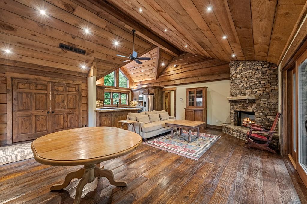 Cherry Log, Georgia, 30522, United States, 5 Bedrooms Bedrooms, ,5 BathroomsBathrooms,Residential,Active,2045528